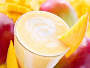 Hydrating and Acne Fighting Mango Smoothie